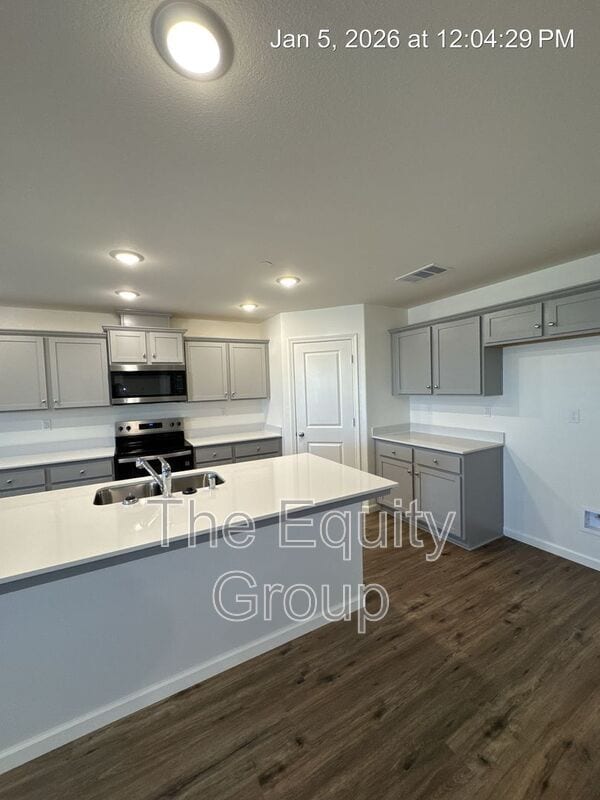 Building Photo - 7064 W Wren Ave