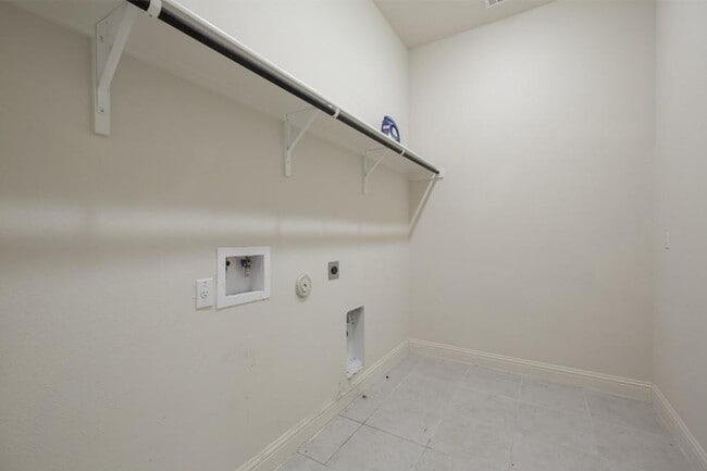Building Photo - 14928 Iveans Way