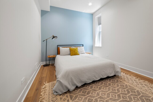 Building Photo - 824 N Maplewood Ave