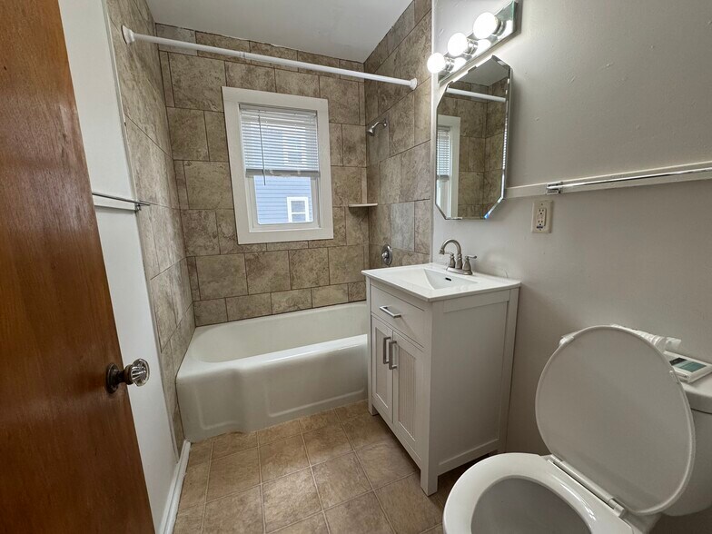 Building Photo - 1713 Goff Ave