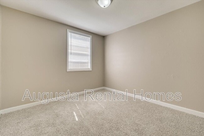 Building Photo - 319A Verdery Dr