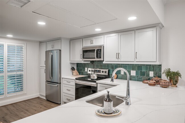 Building Photo - 14723 Barryknoll Ln