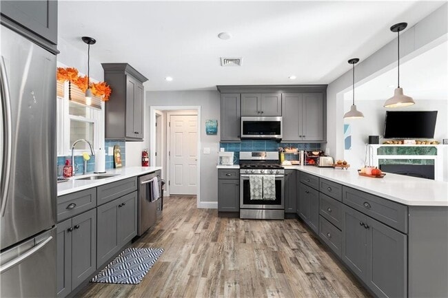 Building Photo - 4 James St