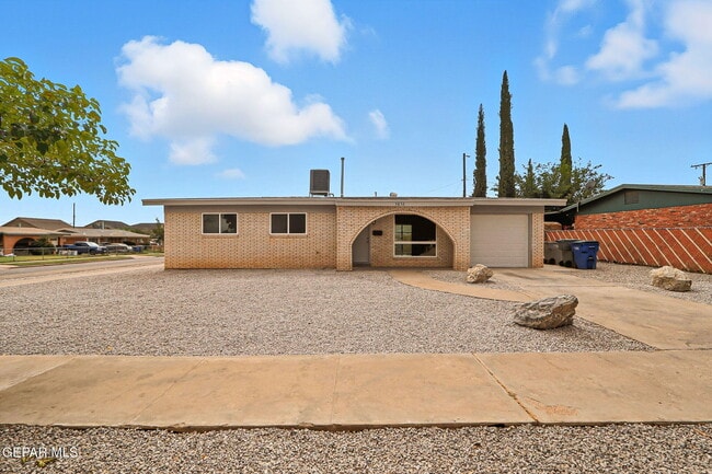 Primary Photo - 5852 Wrangler Dr