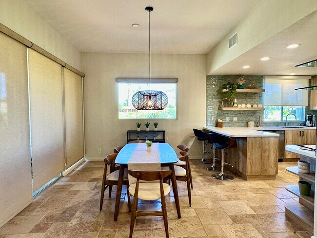 Building Photo - 76705 Sandpiper Dr