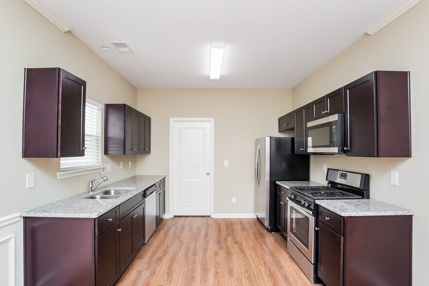 Building Photo - 124 Hill Crest Cir