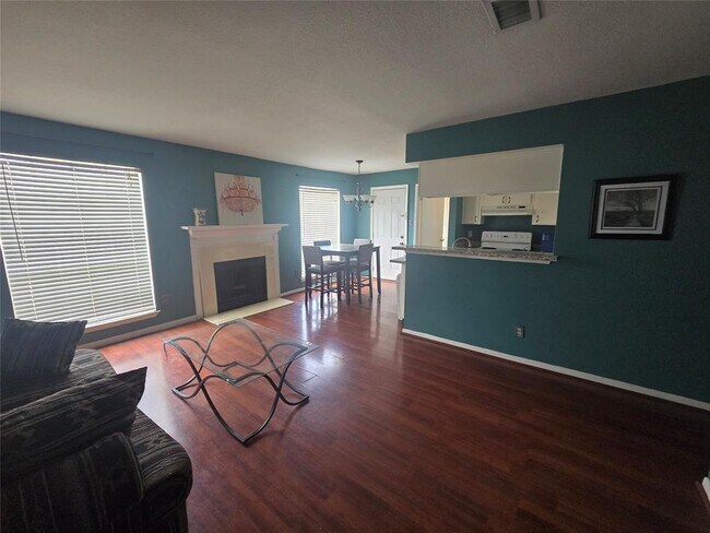 Building Photo - 2626 Holly Hall St