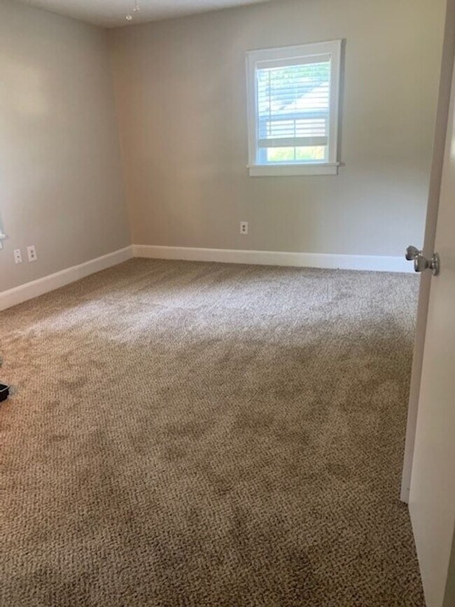 Building Photo - Updated 2 Bed 2 Bath In Peaceful Brown Summit