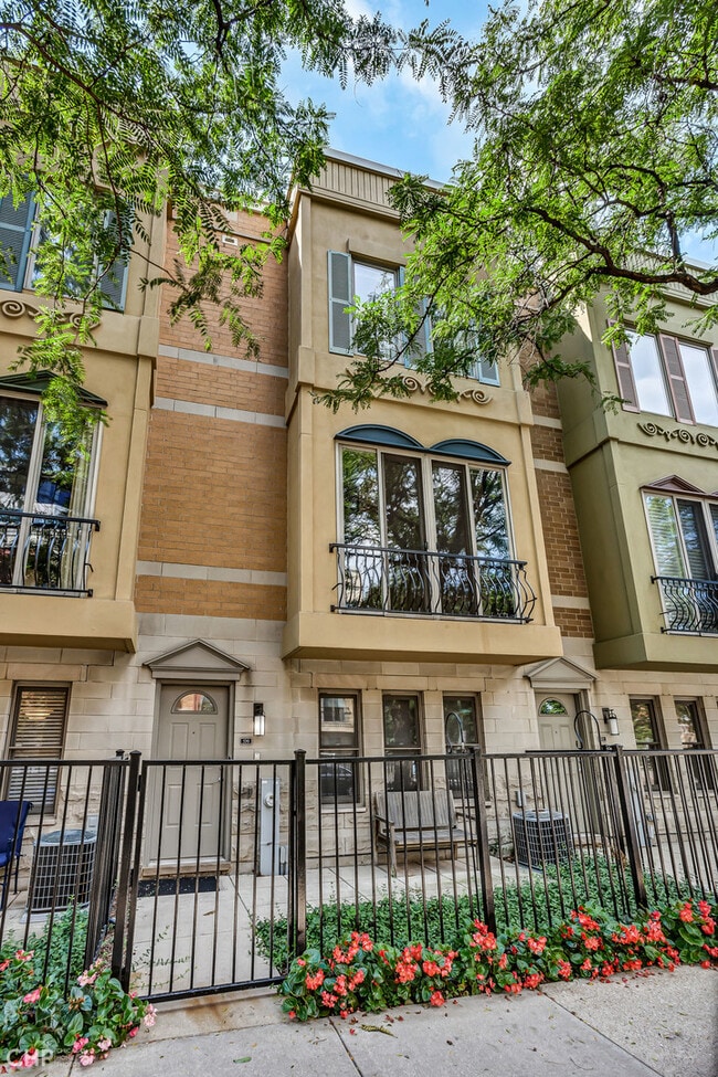 Building Photo - 530 N Peoria St