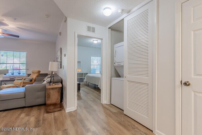 Building Photo - 575 Oakleaf Plantation Pkwy