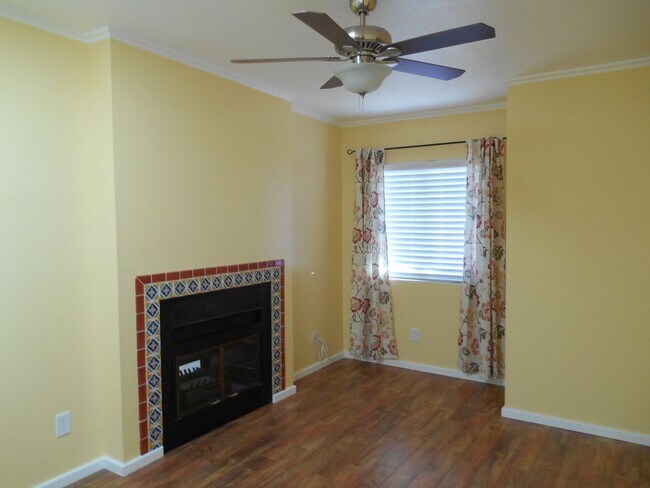 Building Photo - Updated 2 bedroom, 2 bath townhouse in Sahuara Village.