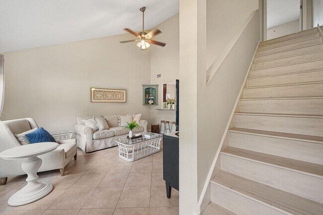 Building Photo - 42 Vía Largo