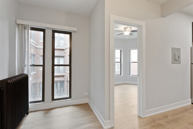 Building Photo - 1651 W Jonquil Terrace