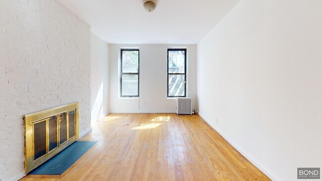 Building Photo - 239 E 24th St