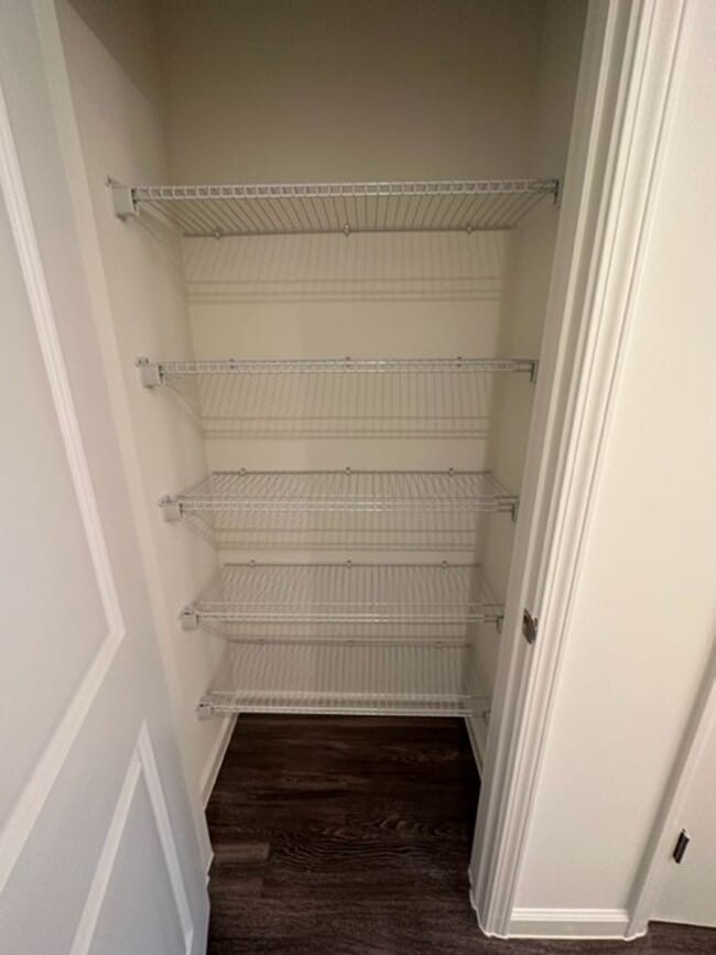 Building Photo - Townhouse / Whitsett