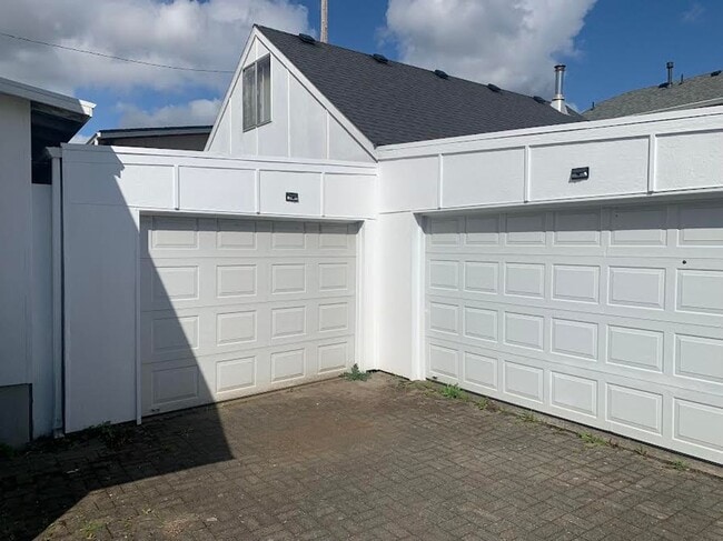 Building Photo - Recently Updated