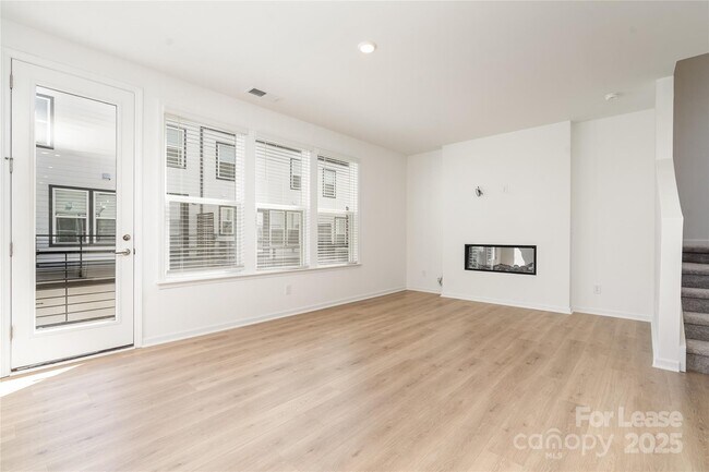 Building Photo - 5015 Westmead Ln