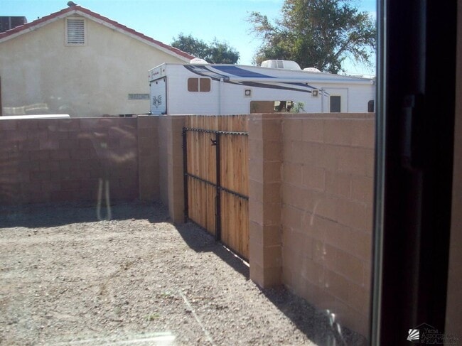 Building Photo - 14743 S Blanco Ave