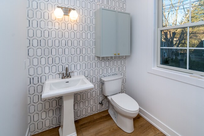 Building Photo - 17 Wilson St