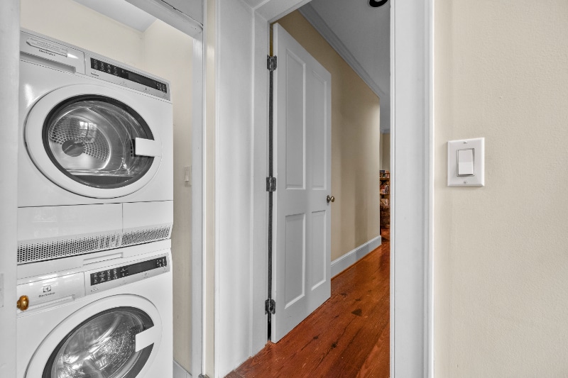 Building Photo - 69 Anson St