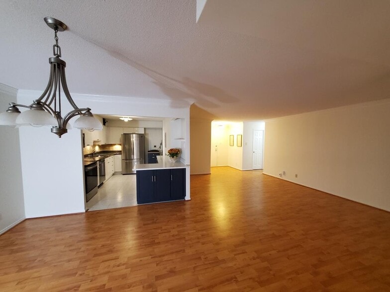 Kitchen/Living/Dining - 203 Yoakum Pky