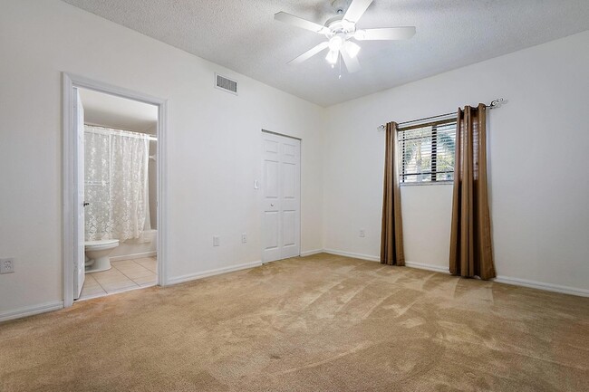 Building Photo - 2803 Sarento Pl