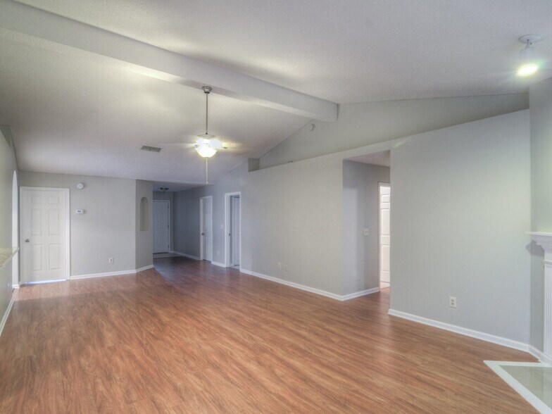 Building Photo - 552 Sparrow Branch Cir