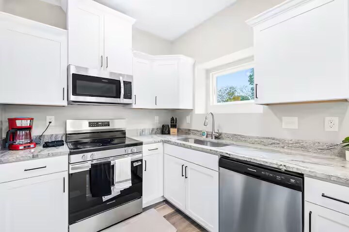 Building Photo - Room in Townhome on Mobley St