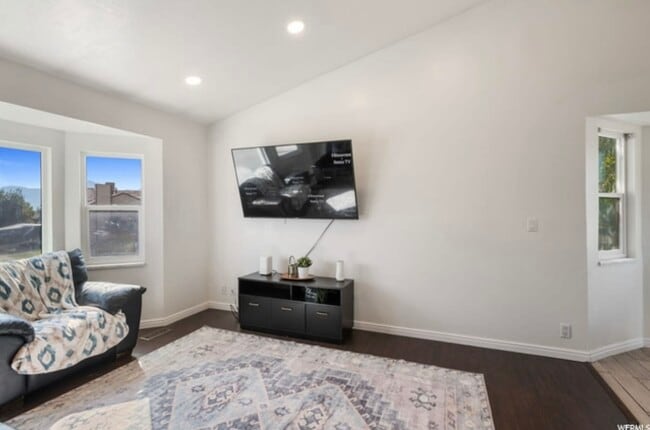 Building Photo - 5579 Deerbrush Cir