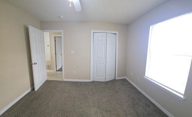 Building Photo - 7720 Lola Cir
