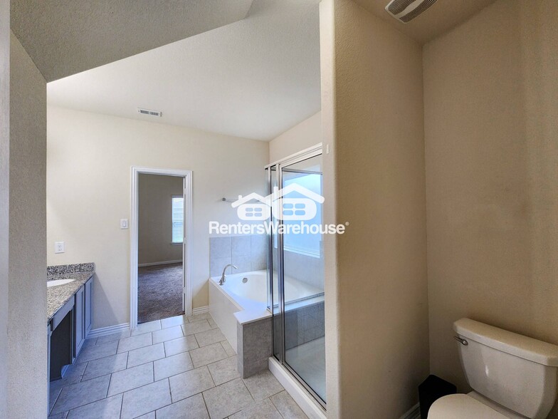 Building Photo - 2119 Del Mar Dr