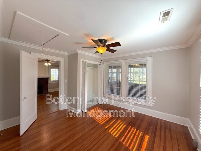 Building Photo - 307 N Linwood Ave