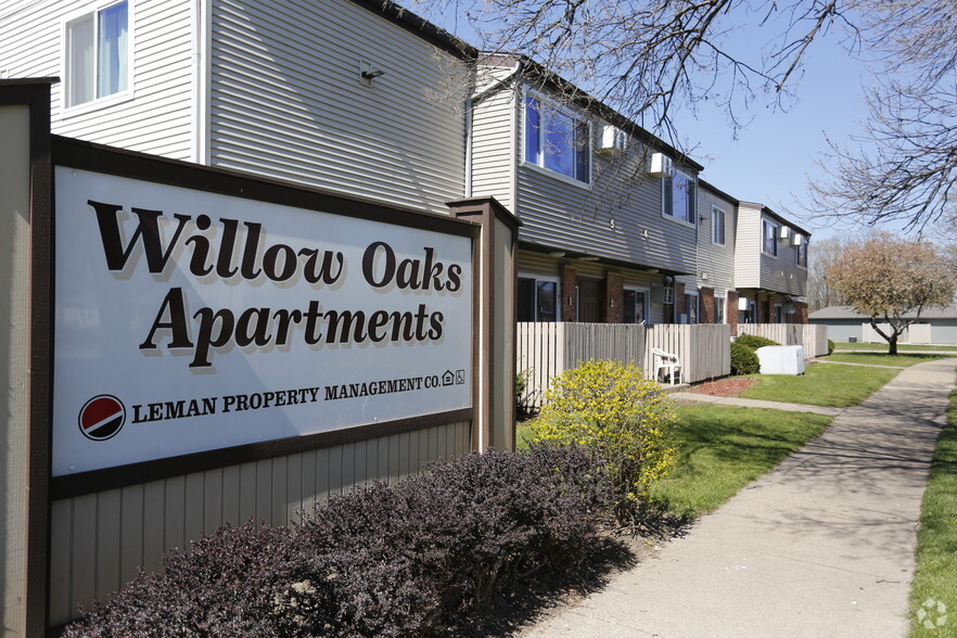 Primary Photo - Willow Oaks Apartments