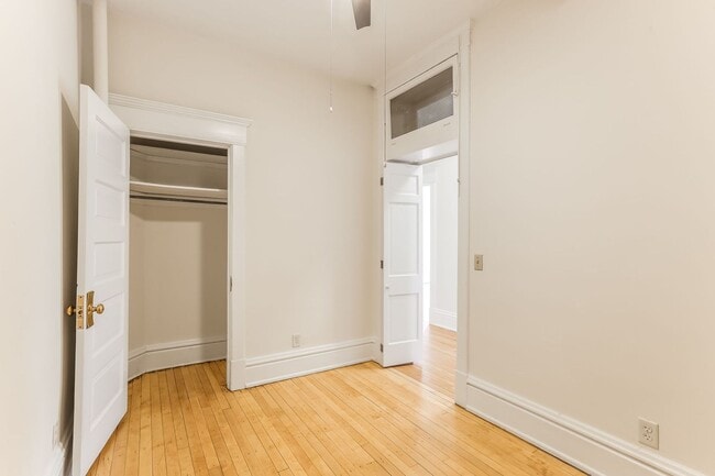 Building Photo - Stunning oversized 2 Bed/2Bath Condo in Cr...