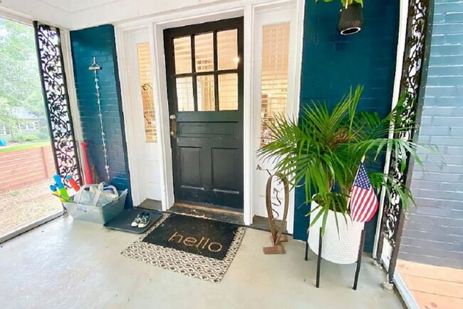 Building Photo - 630 Belvoir Heights