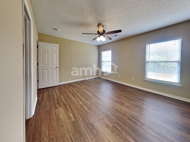 Building Photo - 5023 Holdsworth Dr