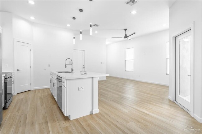 Building Photo - 2710 W Kerria Ave