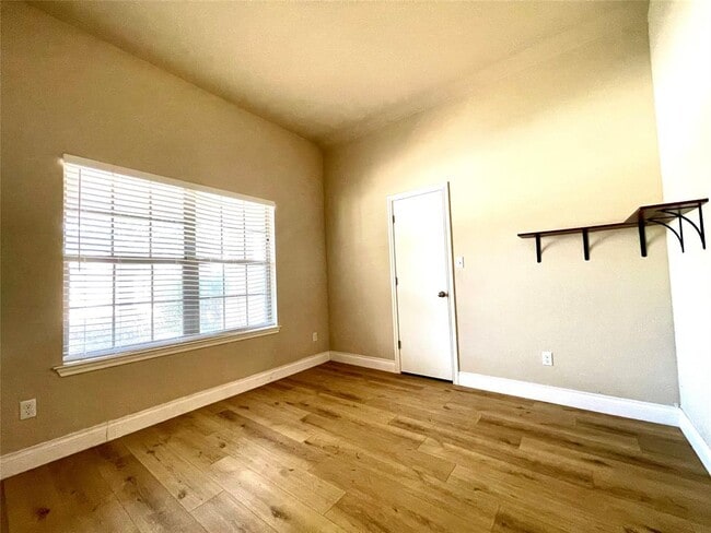 Building Photo - 15203 Lucian Dr