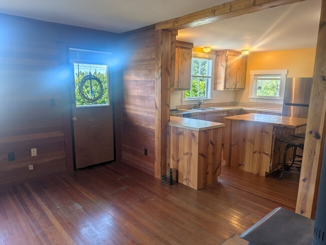 Building Photo - 1030 Fairmount Rd