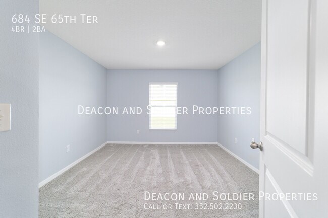 Building Photo - 684 SE 65th Terrace