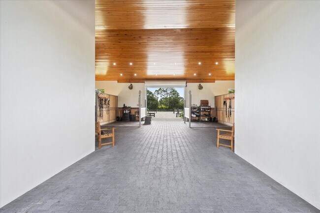 Building Photo - 15691 Sunnyland Ln