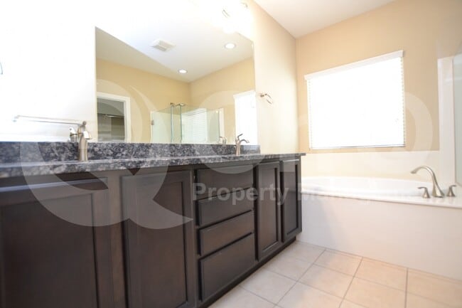 Building Photo - 3747 E Zachary Dr