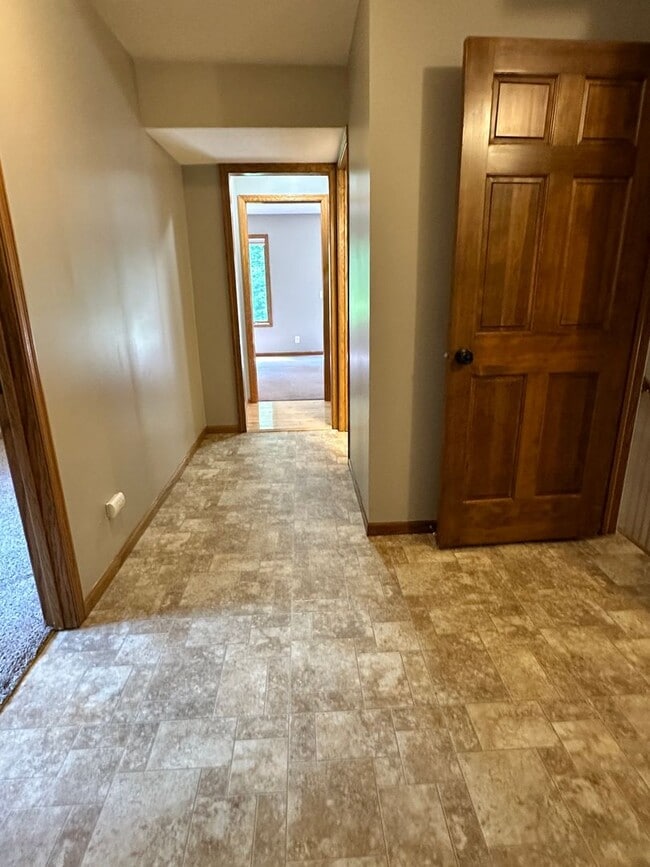 Building Photo - Maple Grove Single Family Home, Office, Fa...