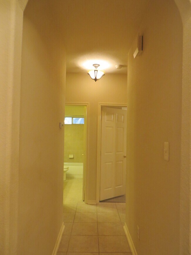 Building Photo - 117 Pecos Ct