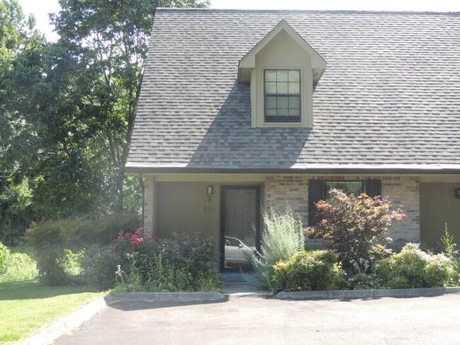 Primary Photo - Charming 2-Bed, 2-Bath Townhouse in NW Kno...