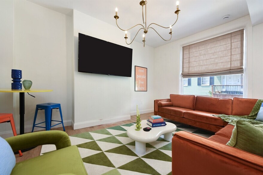 Building Photo - 1816 Rhine St