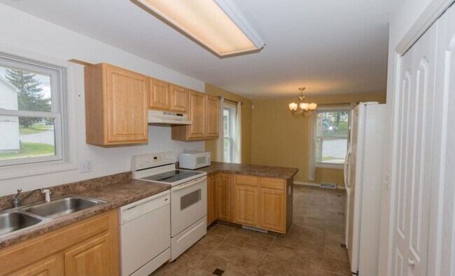 Building Photo - 14 Rowland St