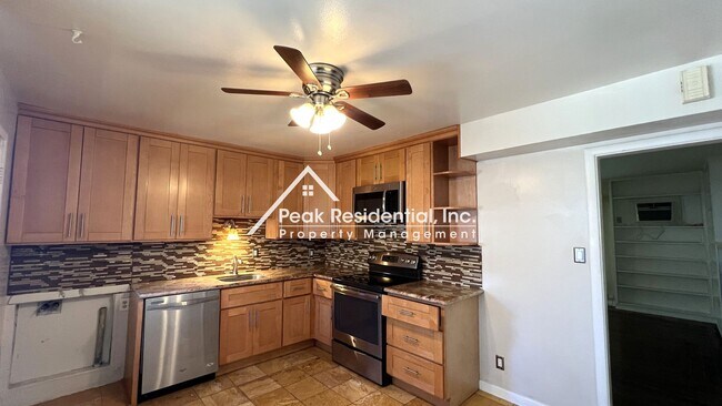 Building Photo - Charming Arden Area 2bd/1ba Duplex!