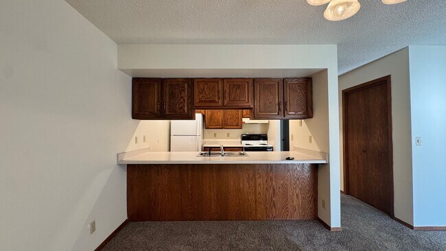 Building Photo - Doral Apartments