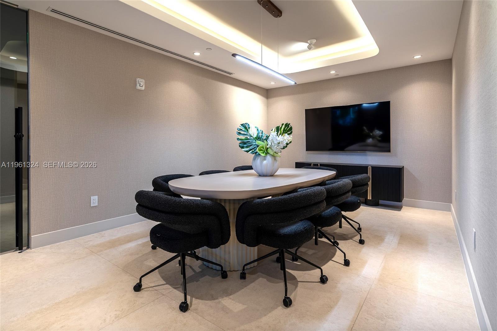 Building Photo - 700 NE 24th St